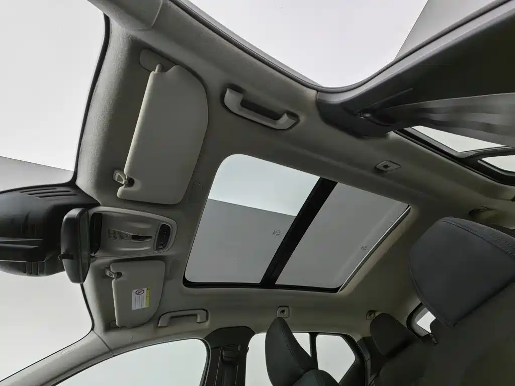 Volvo XC40 — фото 14