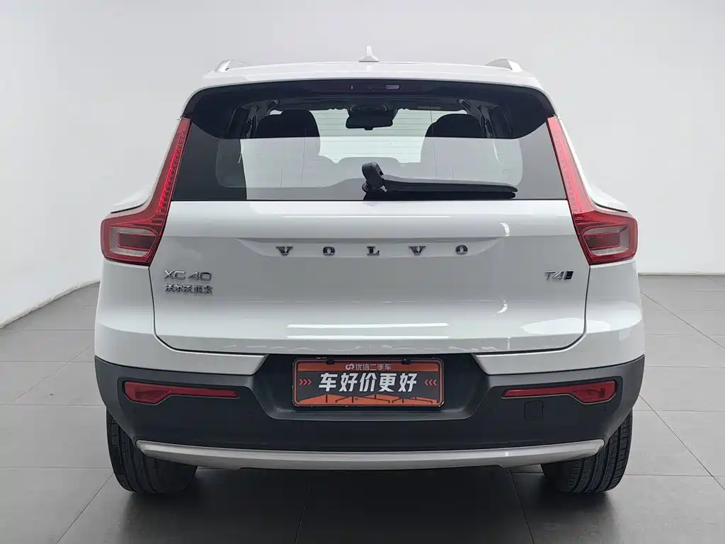 Volvo XC40 — фото 4