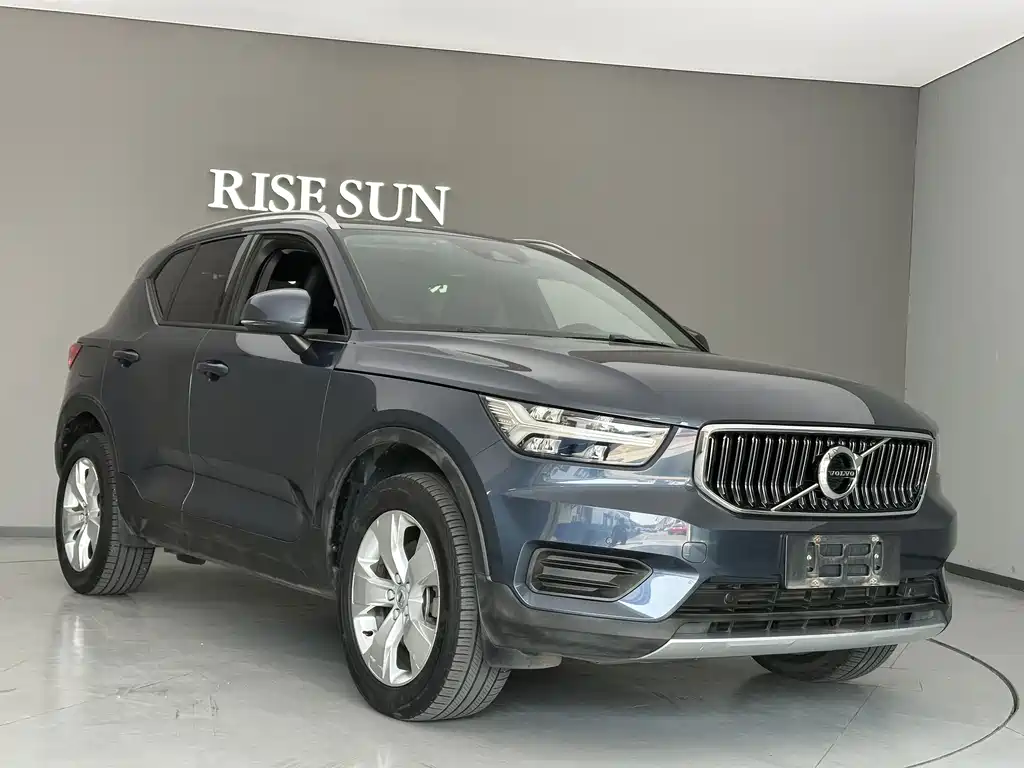 Volvo XC40 — фото 3