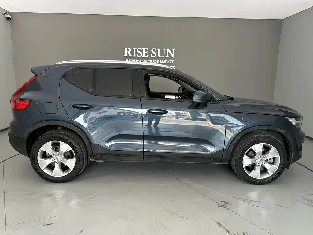 Volvo XC40 — фото 4