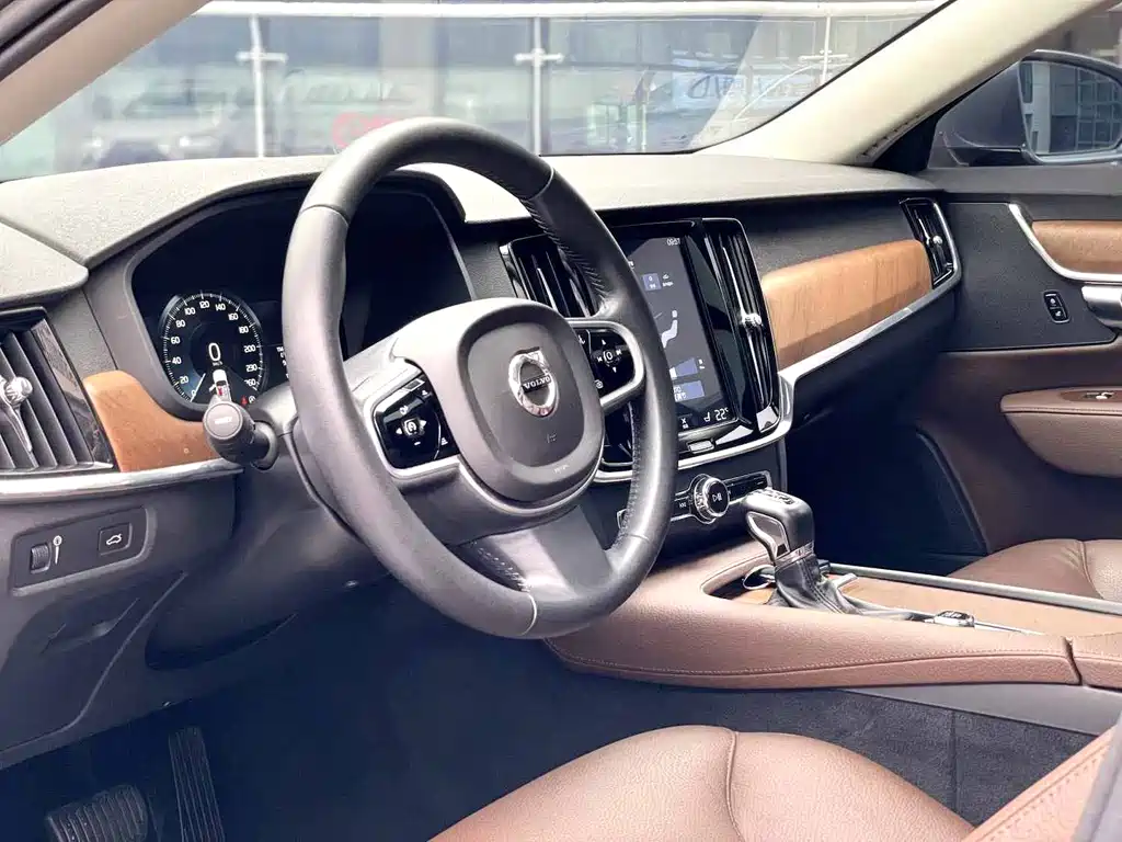 Volvo S90 — фото 3
