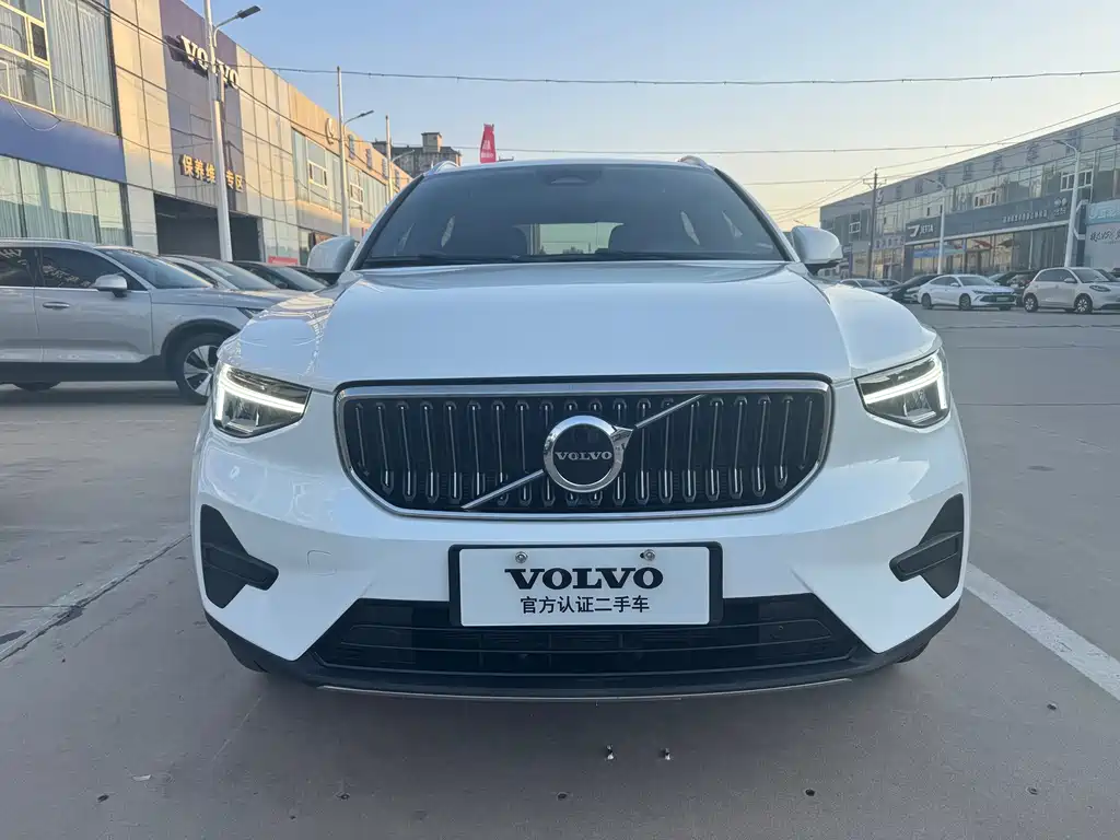 Volvo XC40 — фото 2