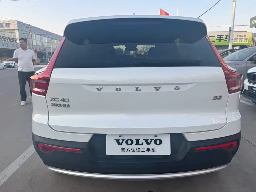 Volvo XC40 — фото 10