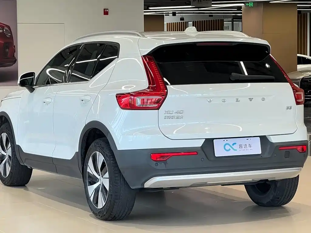 Volvo XC40 — фото 5