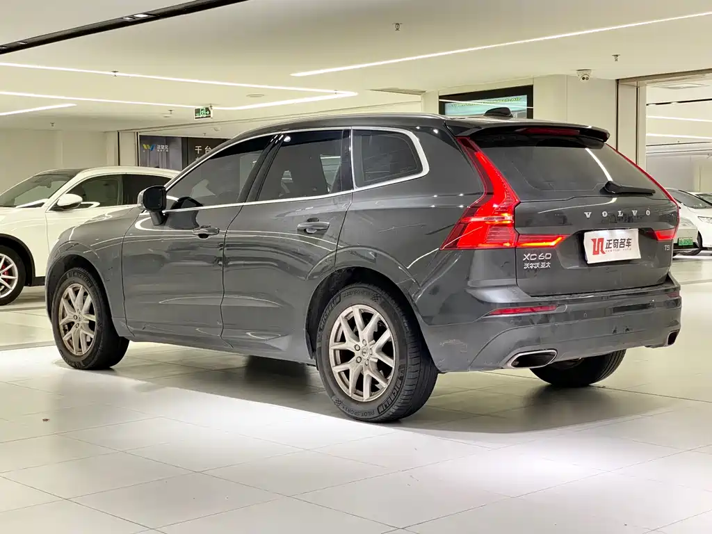 Volvo XC60 — фото 4