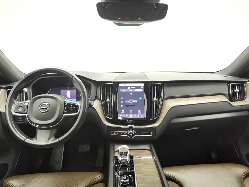 Volvo XC60 — фото 5