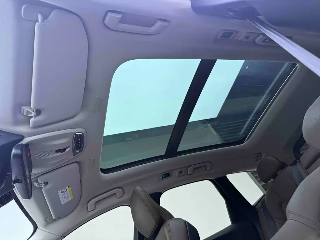 Volvo XC60 — фото 13