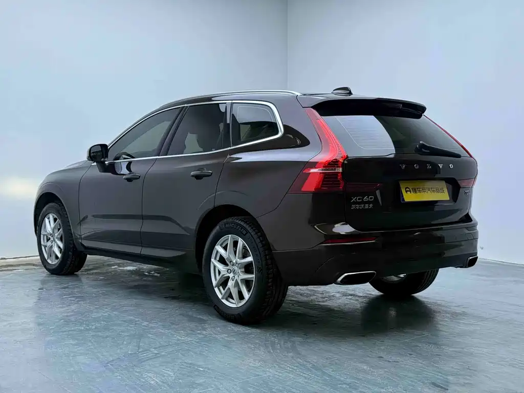 Volvo XC60 — фото 7
