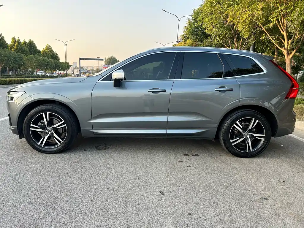 Volvo XC60 — фото 14