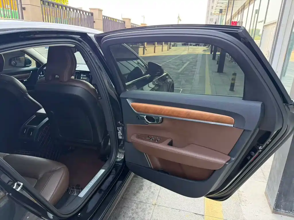 Volvo S90 — фото 11
