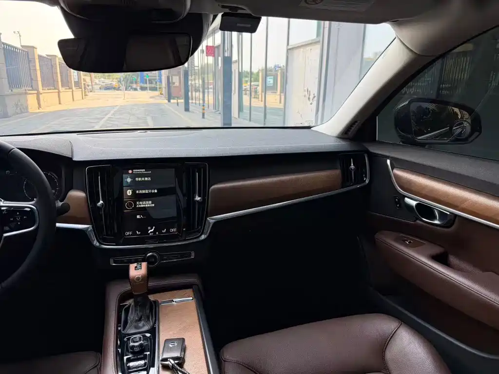 Volvo S90 — фото 8