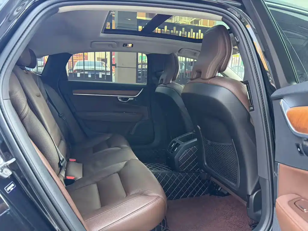 Volvo S90 — фото 10