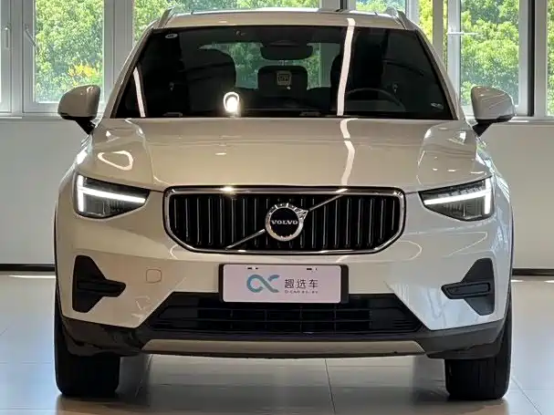 Volvo XC40 — фото 2