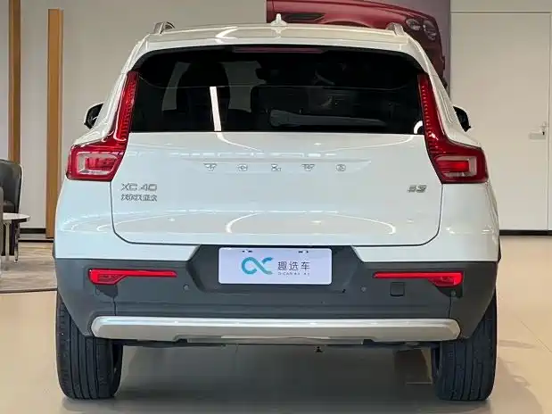 Volvo XC40 — фото 6