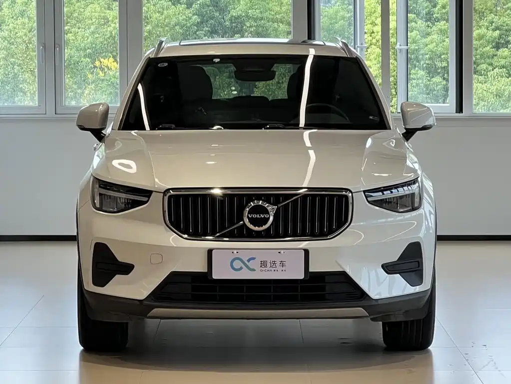 Volvo XC40 — фото 2