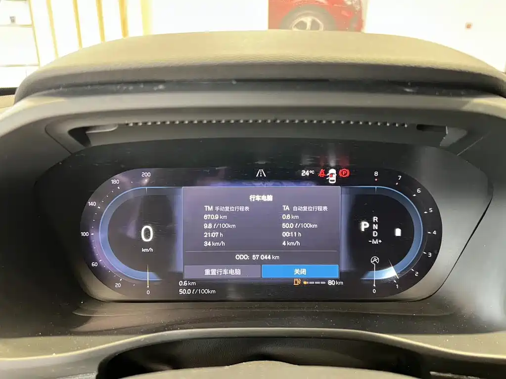 Volvo XC40 — фото 14