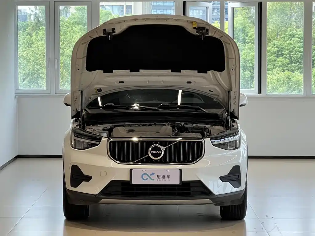 Volvo XC40 — фото 15
