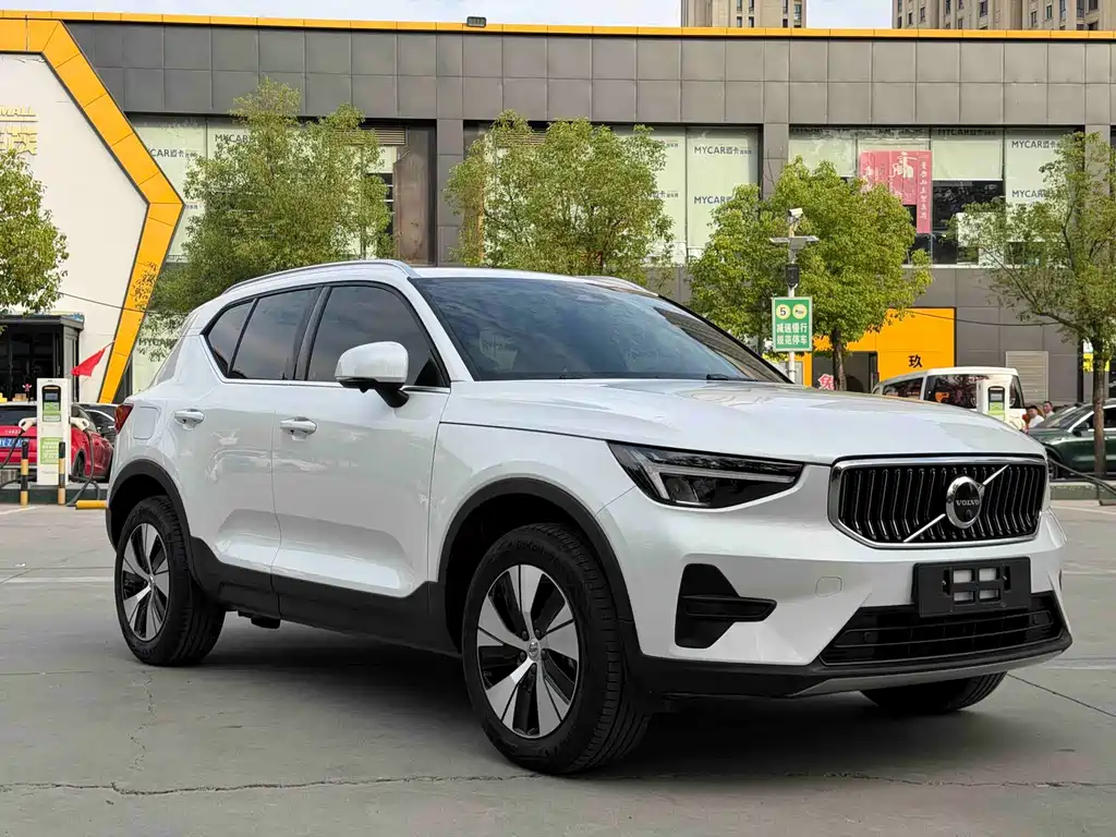 Volvo XC40 — фото 3