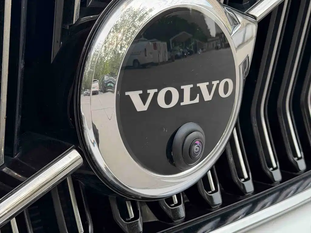 Volvo XC40 — фото 5
