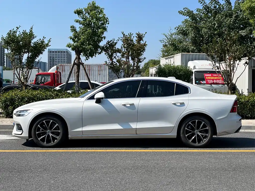 Volvo S60 — фото 3