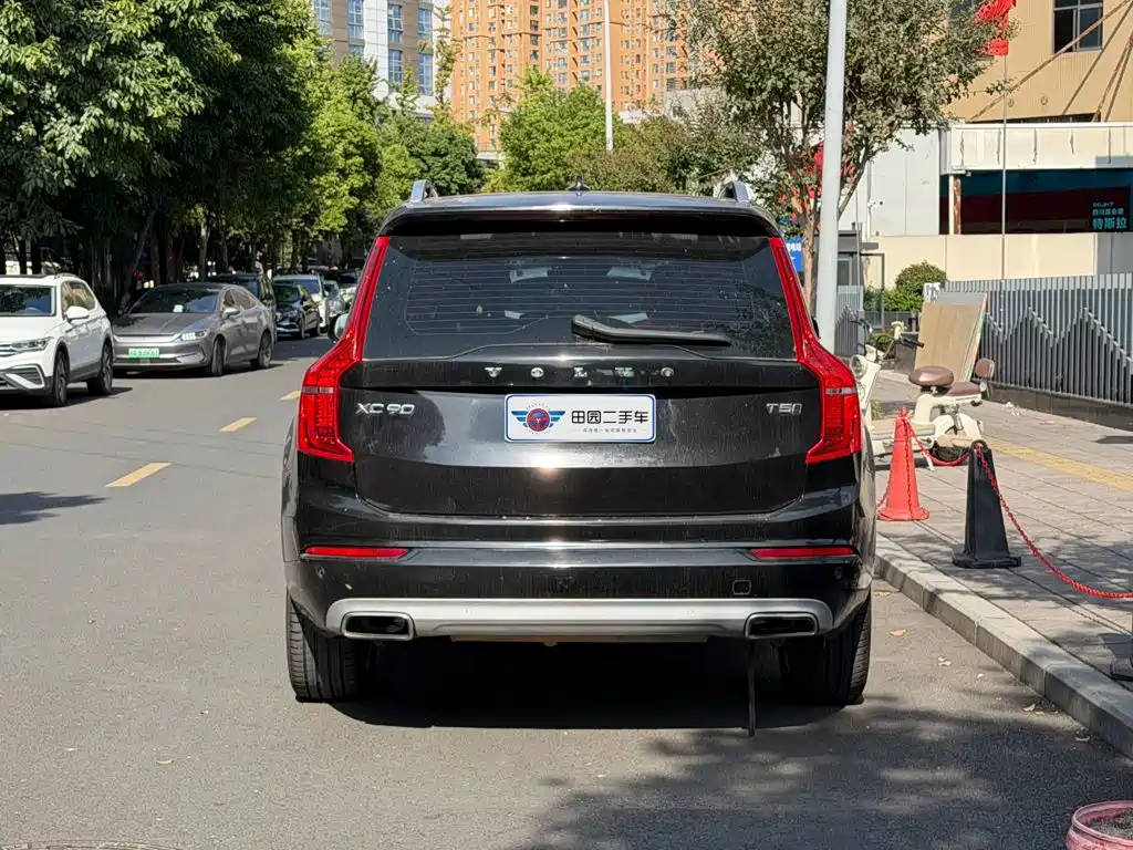 Volvo XC90 — фото 5