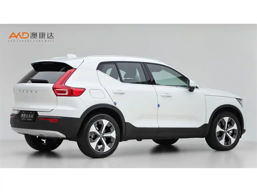 Volvo XC40 — фото 3