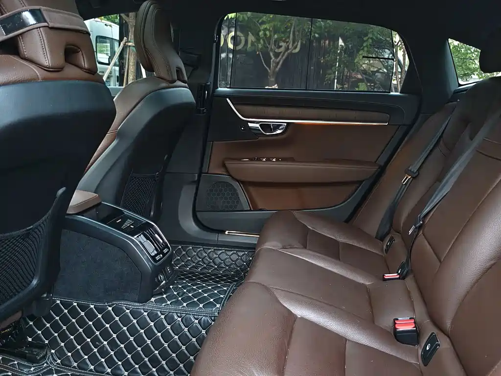 Volvo S90 — фото 10