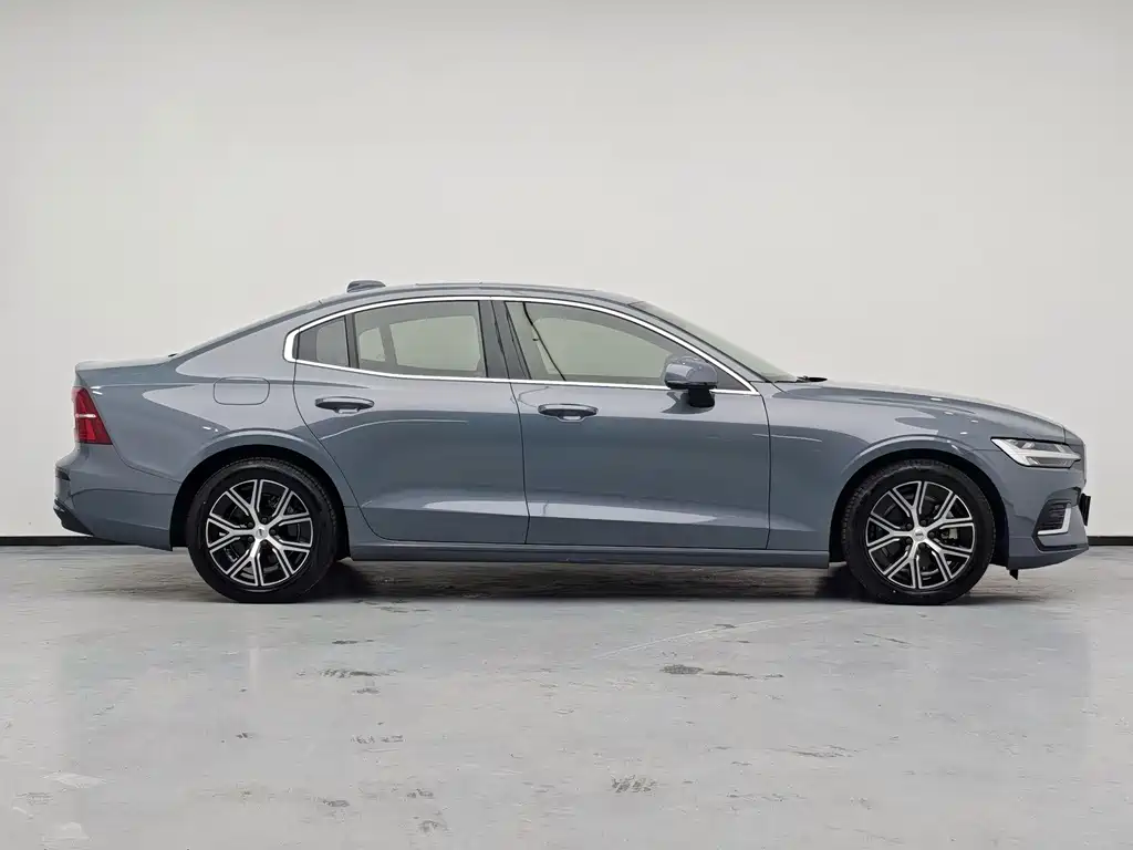 Volvo S60 — фото 10