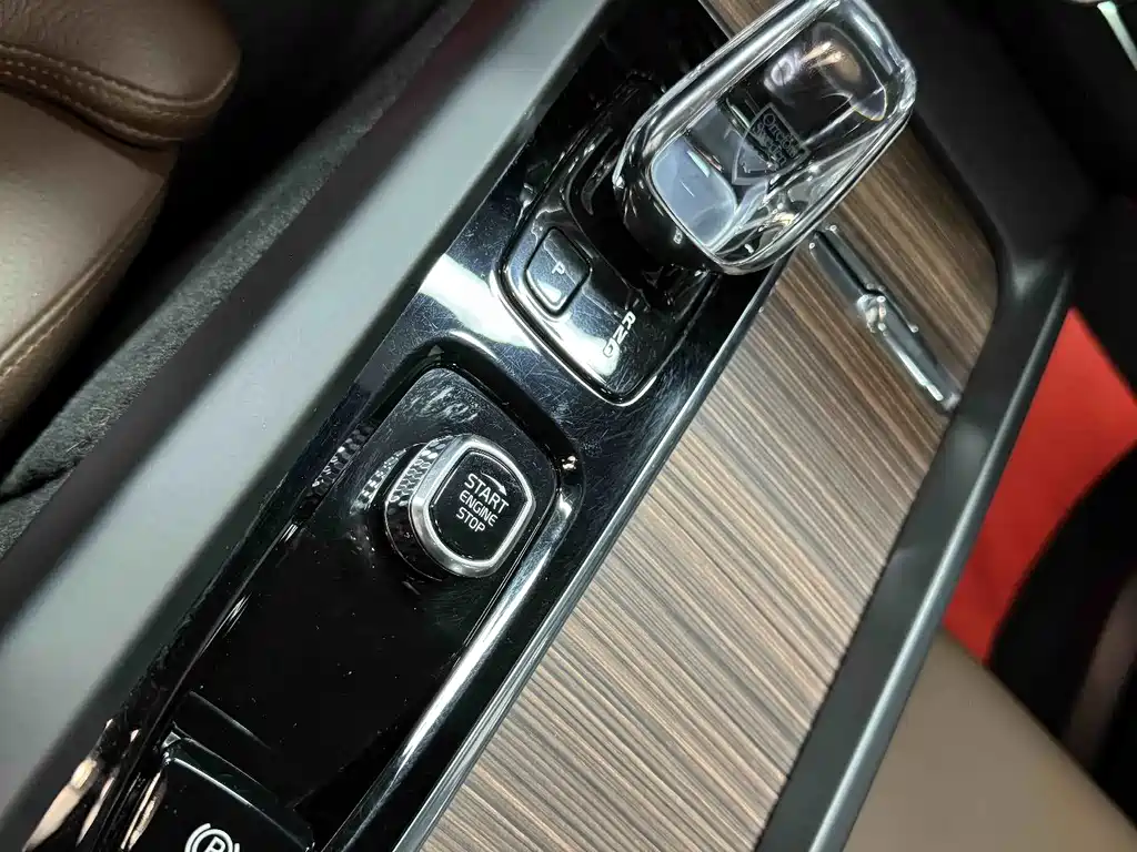 Volvo XC60 — фото 13