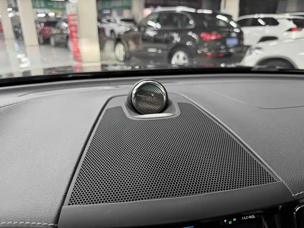 Volvo XC60 — фото 14