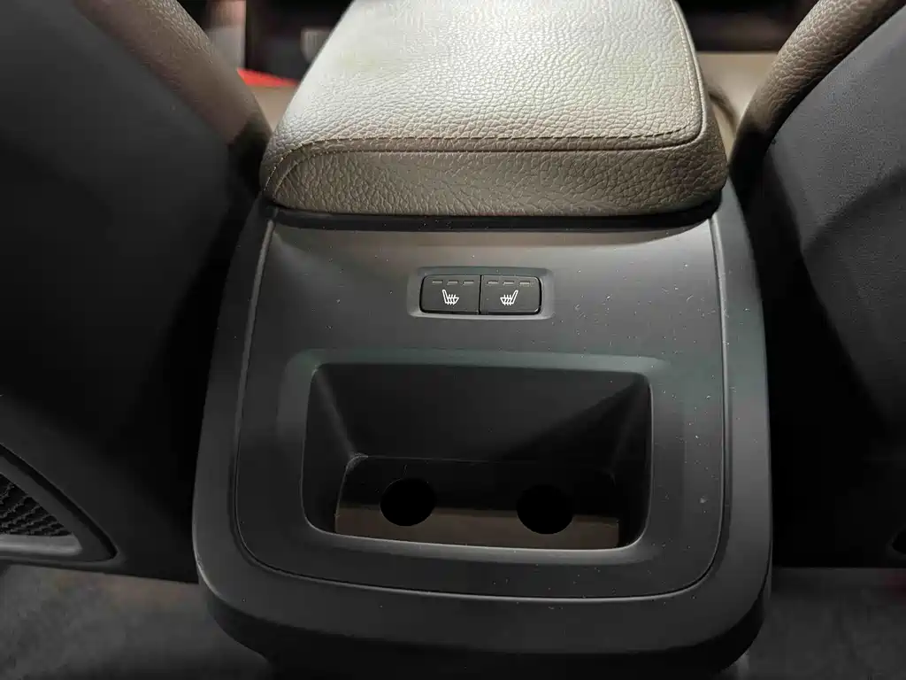 Volvo XC60 — фото 15