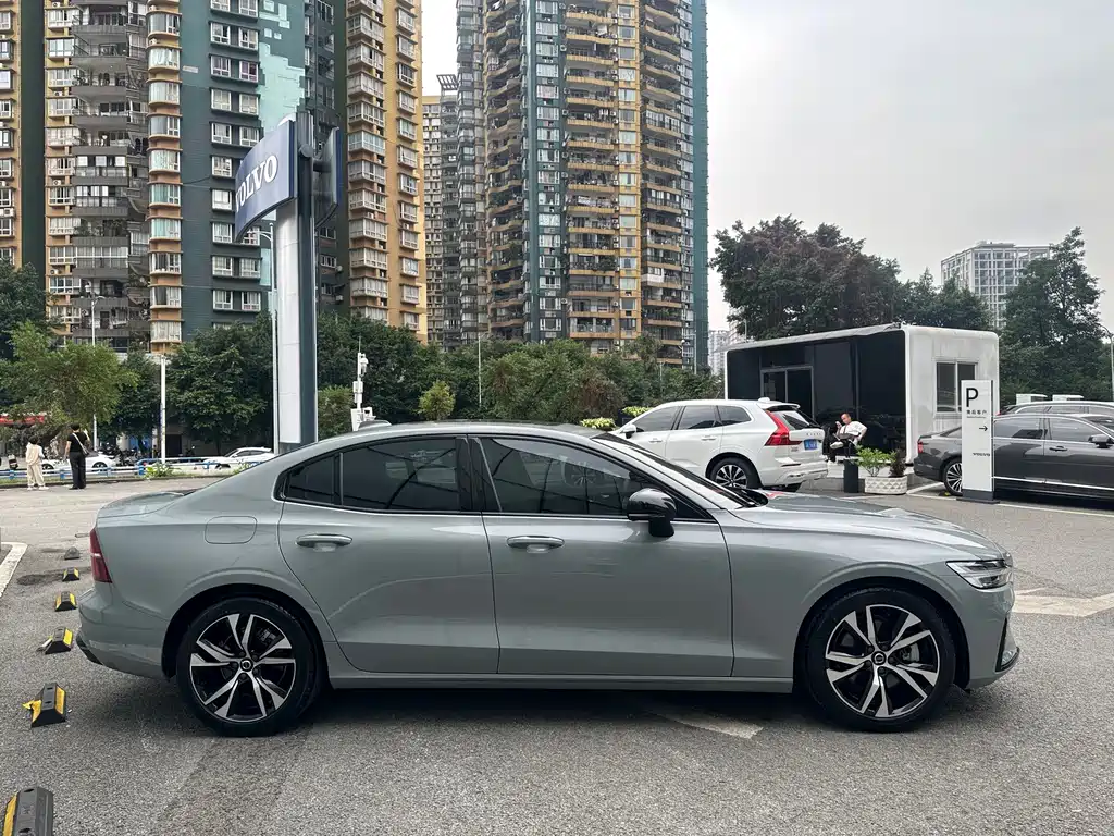 Volvo S60 — фото 4