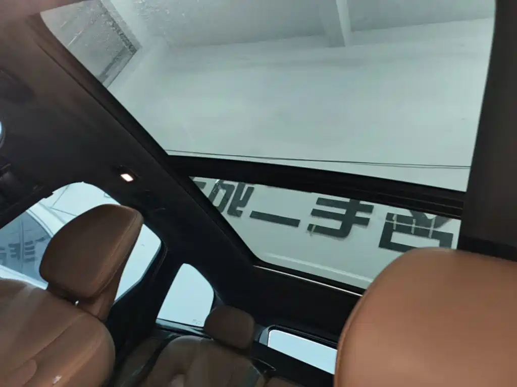 Volvo XC60 — фото 18