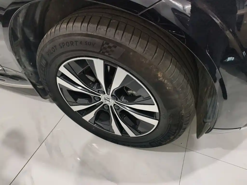 Volvo XC60 — фото 23
