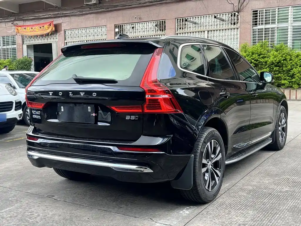 Volvo XC60 — фото 7