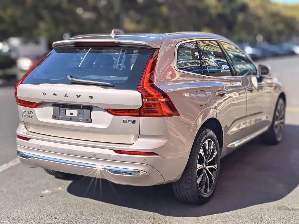 Volvo XC60 — фото 8