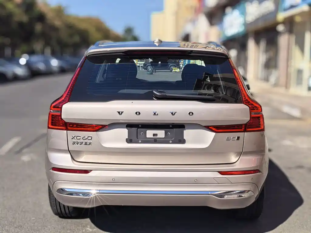 Volvo XC60 — фото 9