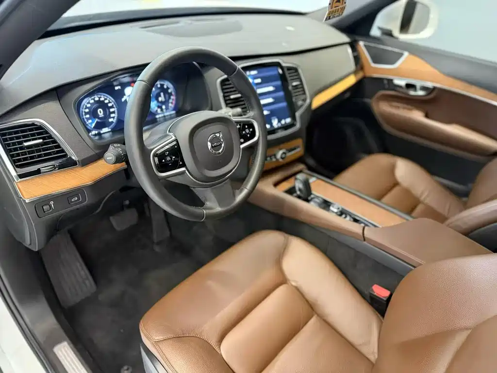 Volvo XC90 — фото 2