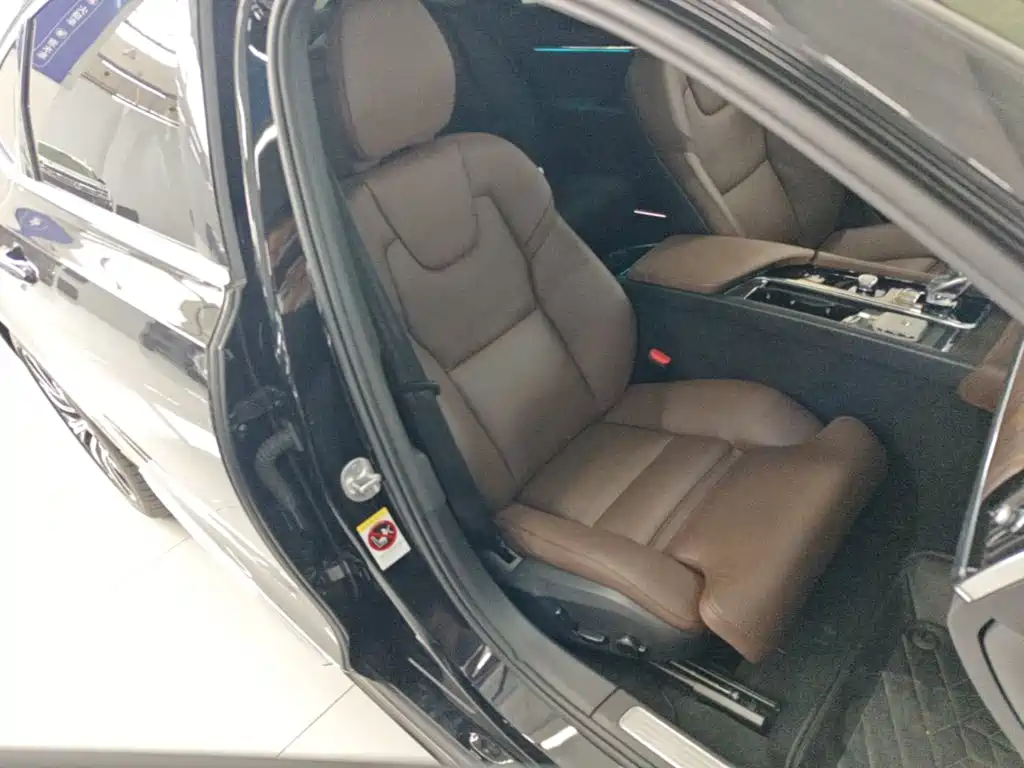 Volvo S90 — фото 25