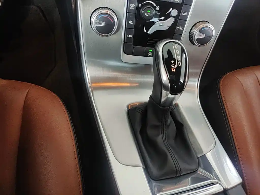 Volvo S60 — фото 14