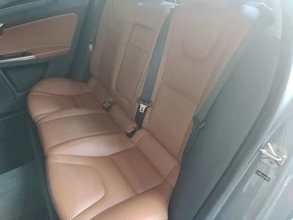 Volvo S60 — фото 17