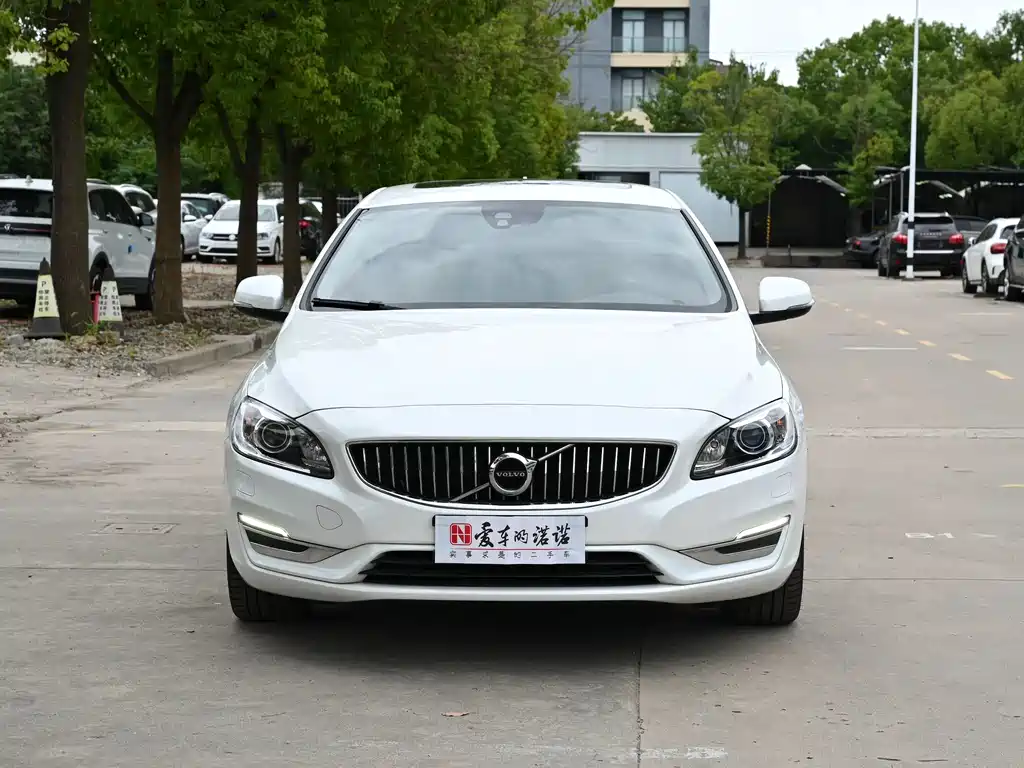 Volvo S60 — фото 2
