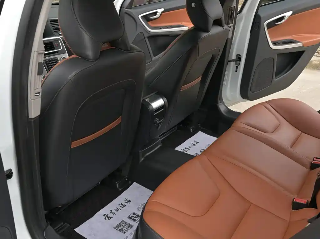 Volvo S60 — фото 11