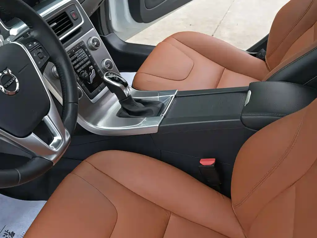 Volvo S60 — фото 10