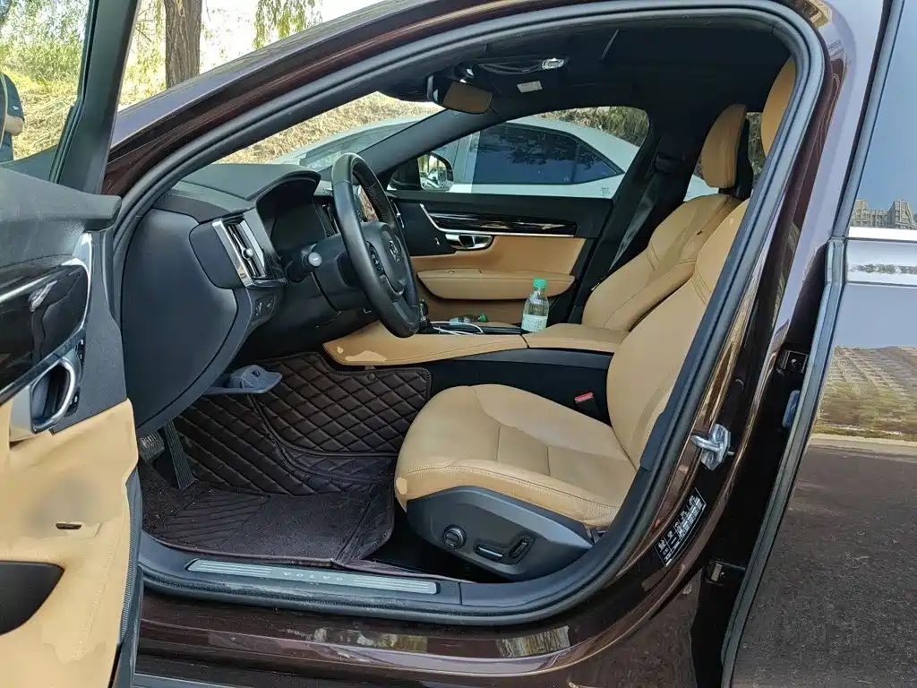 Volvo S90 — фото 17