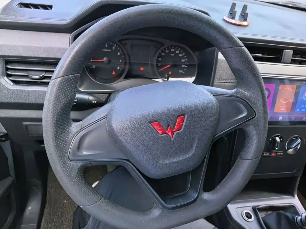 Wuling Hongguang PLUS — фото 11