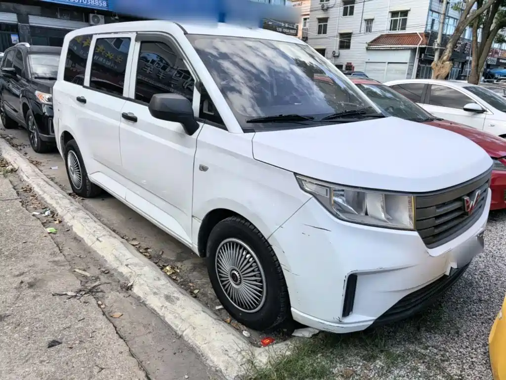 Wuling Hongguang PLUS — фото 4