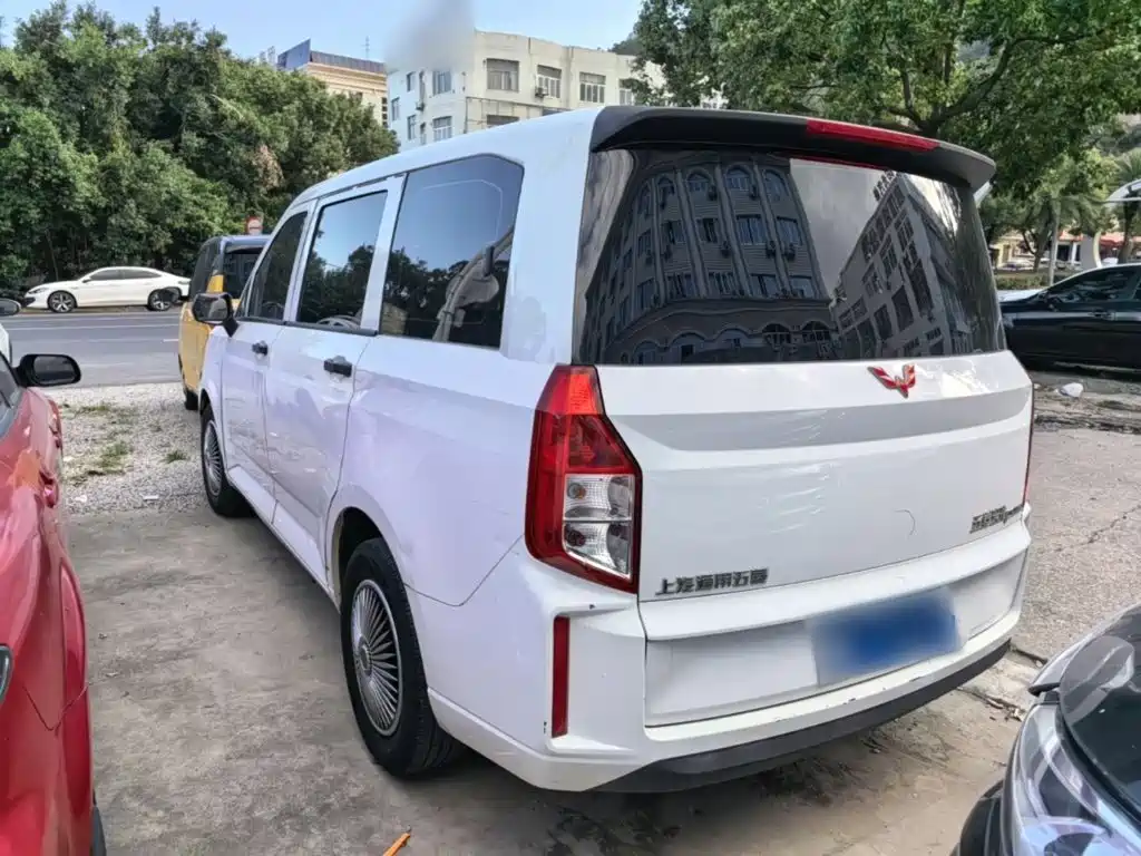 Wuling Hongguang PLUS — фото 5