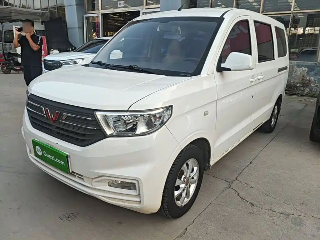 Wuling Hongguang V — фото 2