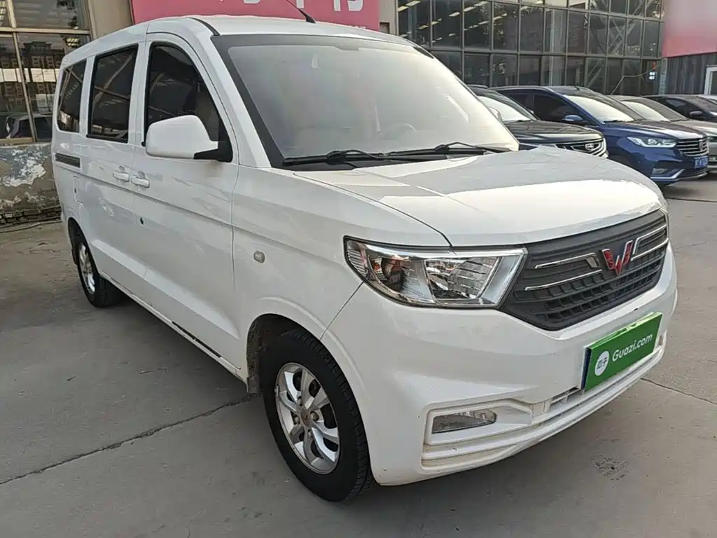Wuling Hongguang V — фото 4